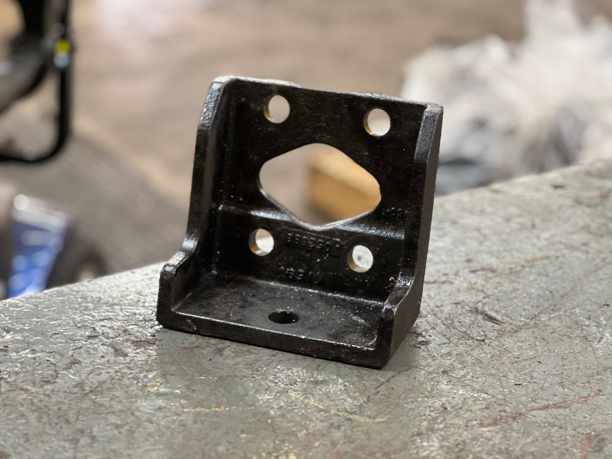 Caterpillar Rear Engine Mount 14264AA For Sale
