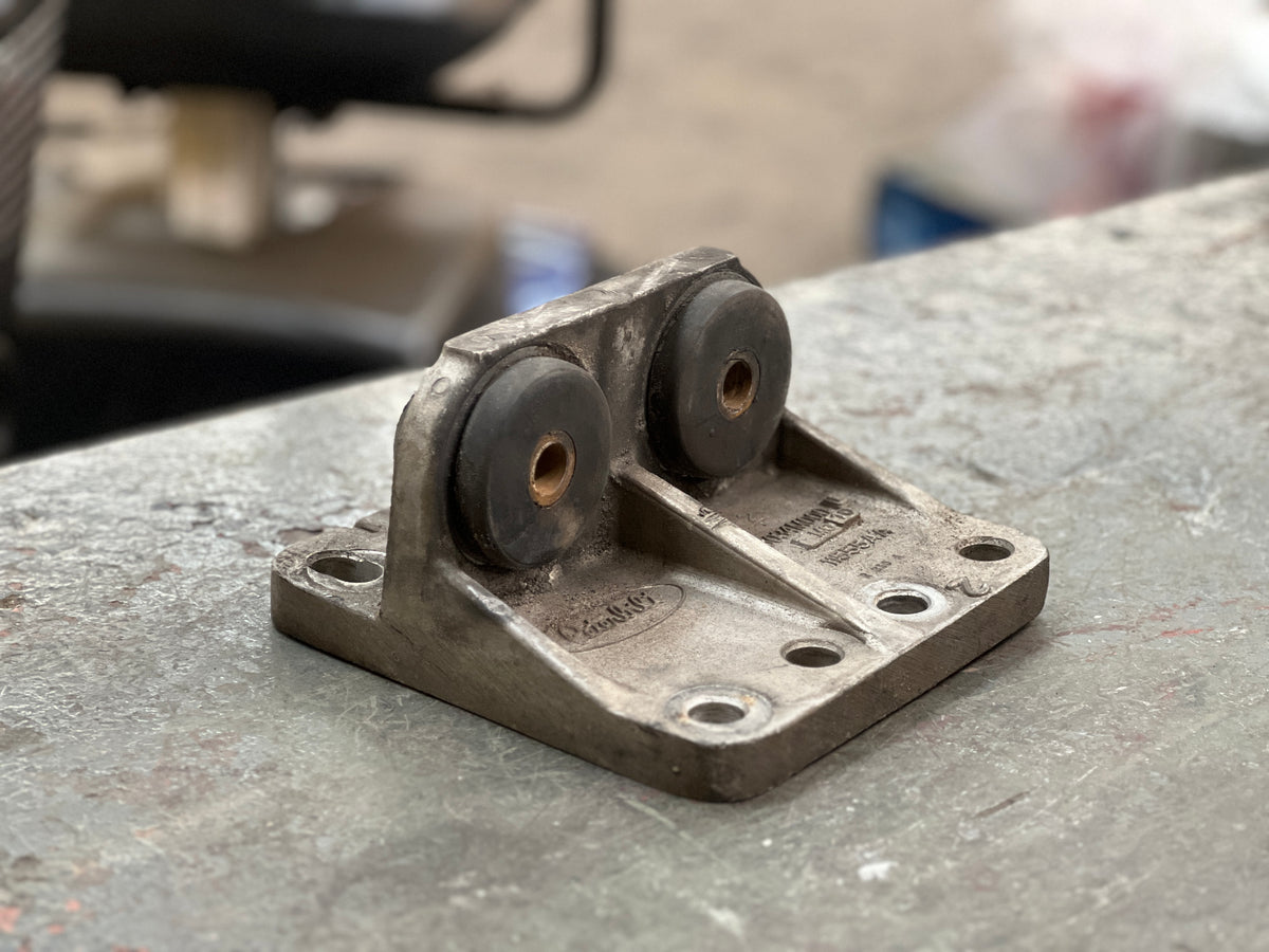 Peterbilt Frame Mount Part # 05-15034M000-E For Sale