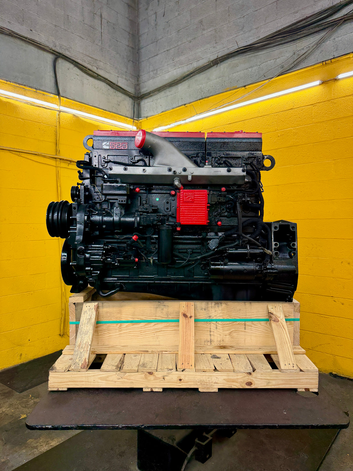 2000 Cummins N14 CELECT PLUS Diesel Engine For Sale with JAKE BRAKES 525HP