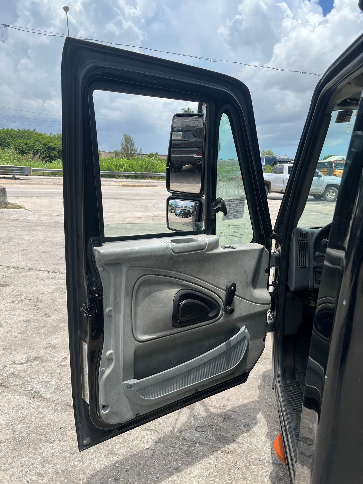 2005 International 8600 SBA-SET BACK-AXLE Cab For Sale
