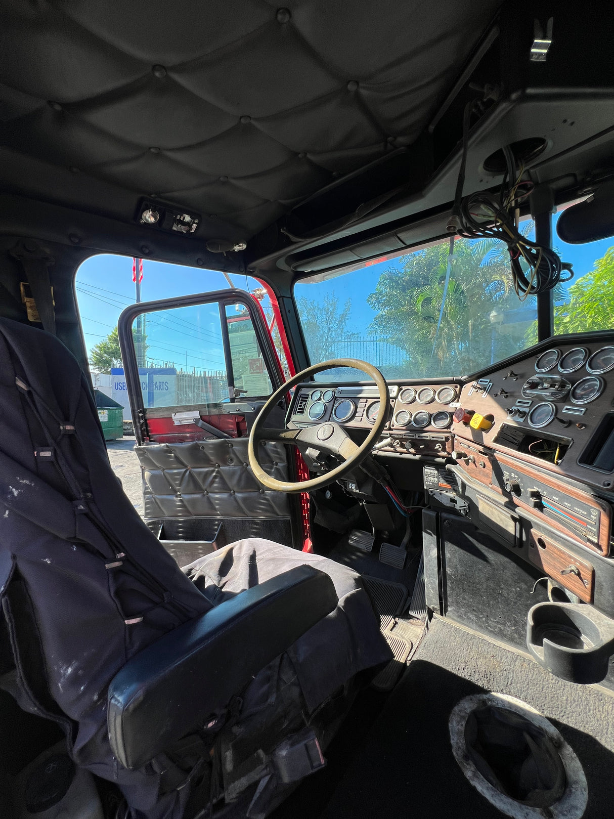 1999 Freightliner Classic XL CAB