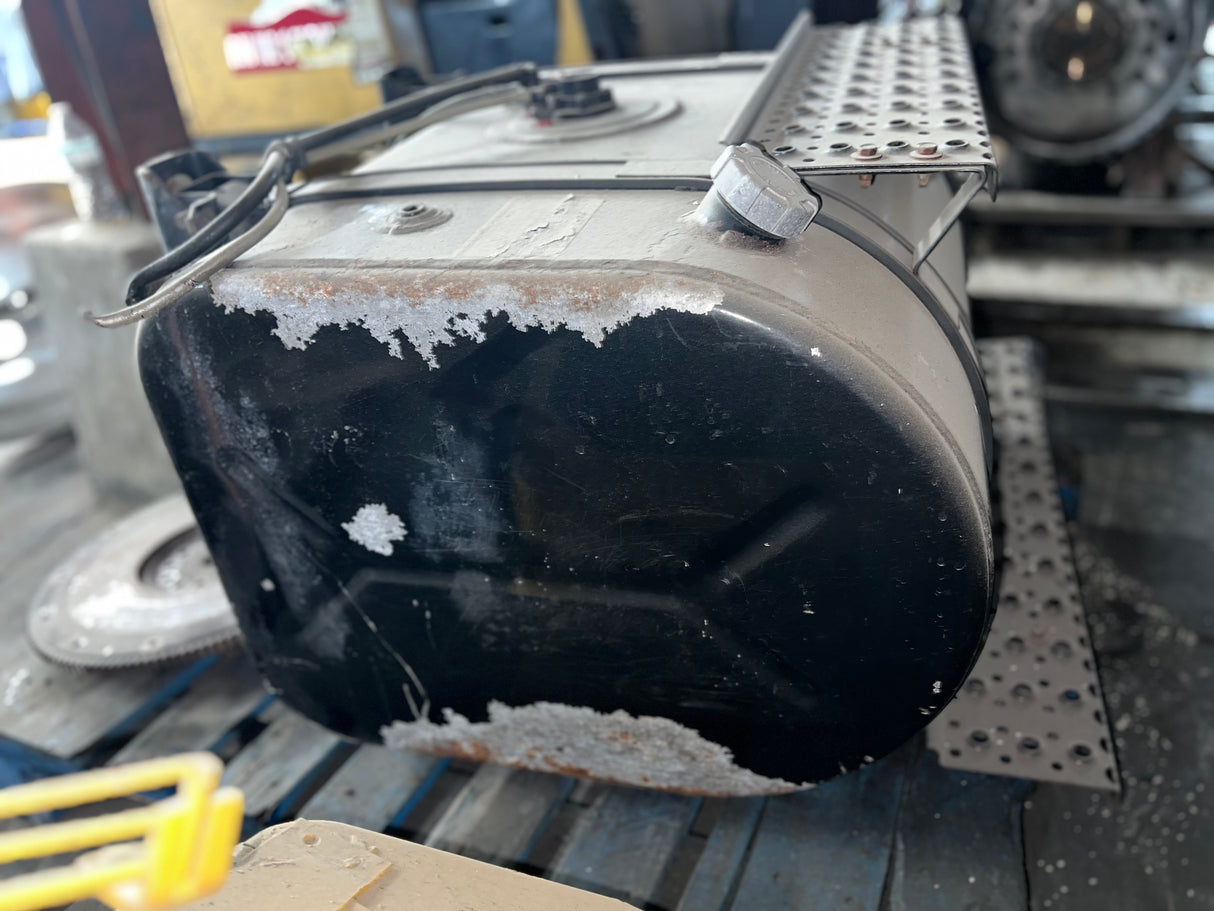 INTERNATIONAL 50G D-STY LSM (SVC) FUEL TANK Part # 3671324F91 WITH STEPS
