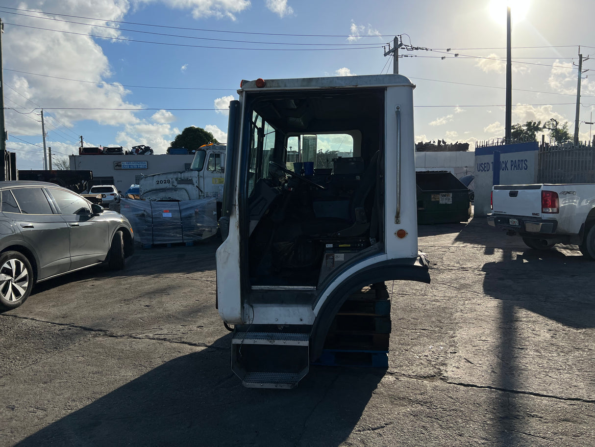 1999 Mack MR690S Forward Low CAB Shell