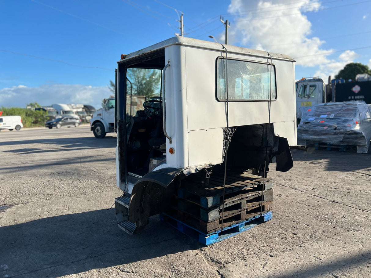 1999 Mack MR690S Forward Low CAB Shell