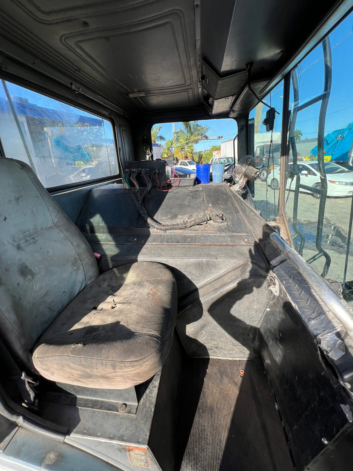 1999 Mack MR690S Forward Low CAB Shell