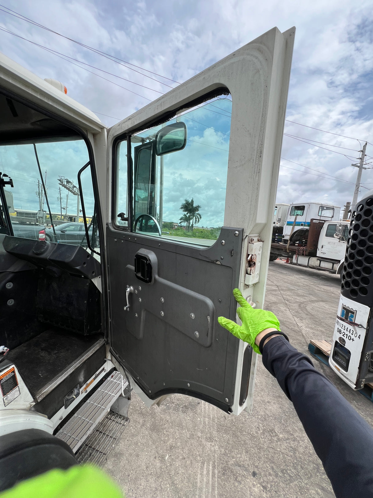 2016 MACK MRU613 Low CAB Forward (LCF) Shell For Sale, 600 Series