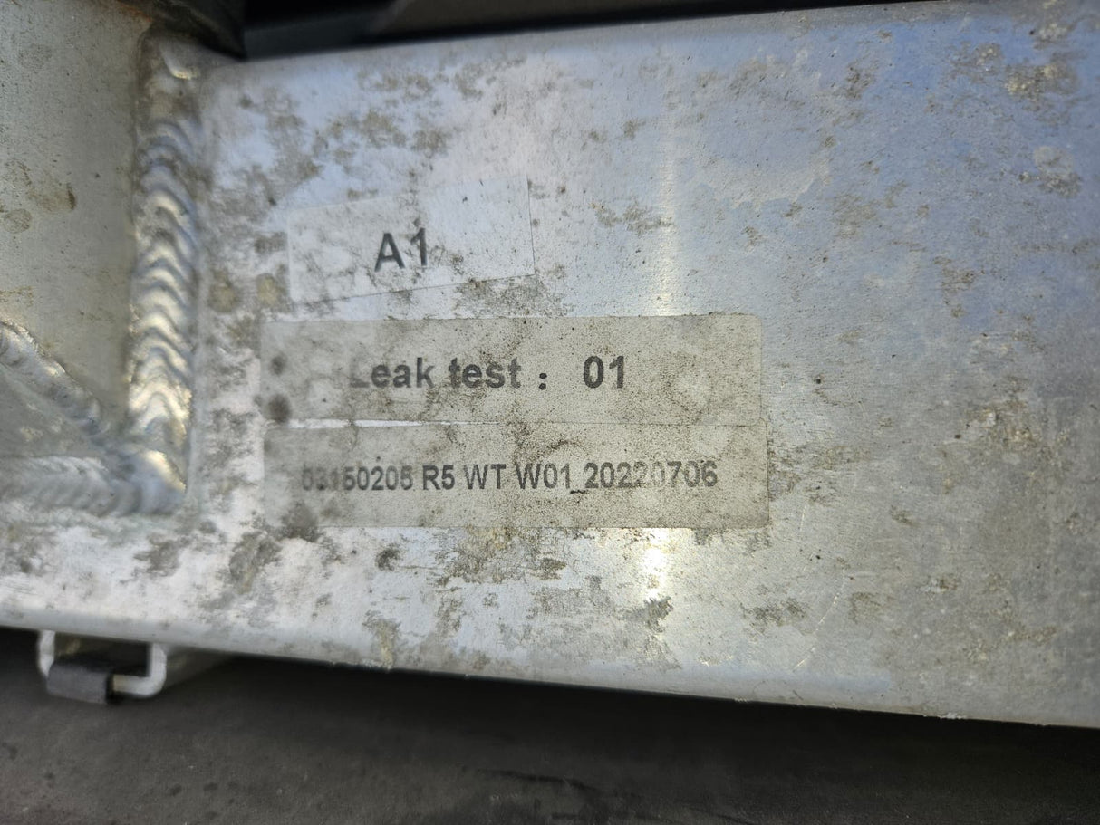 2014 Freightliner Cascadia 132 Charge Air Cooler 3E0137530001 w/ Overflow Bottle & Radiator