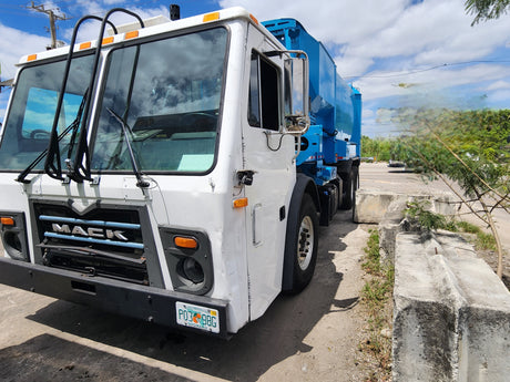 2011 Mack LEU613 Series 600 Garbage Truck W/ Mack MP7 Diesel Engine
