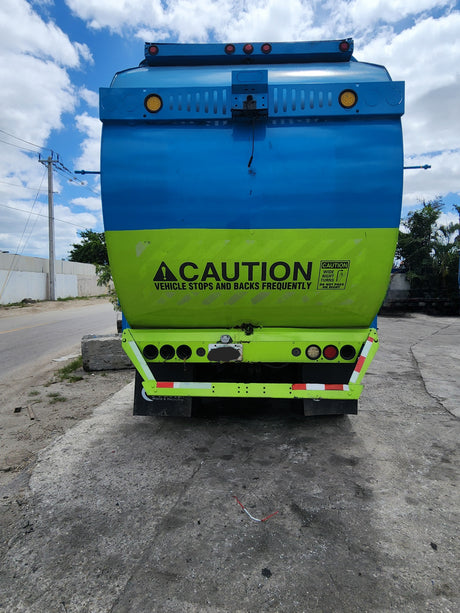 2011 Mack LEU613 Series 600 Garbage Truck W/ Mack MP7 Diesel Engine