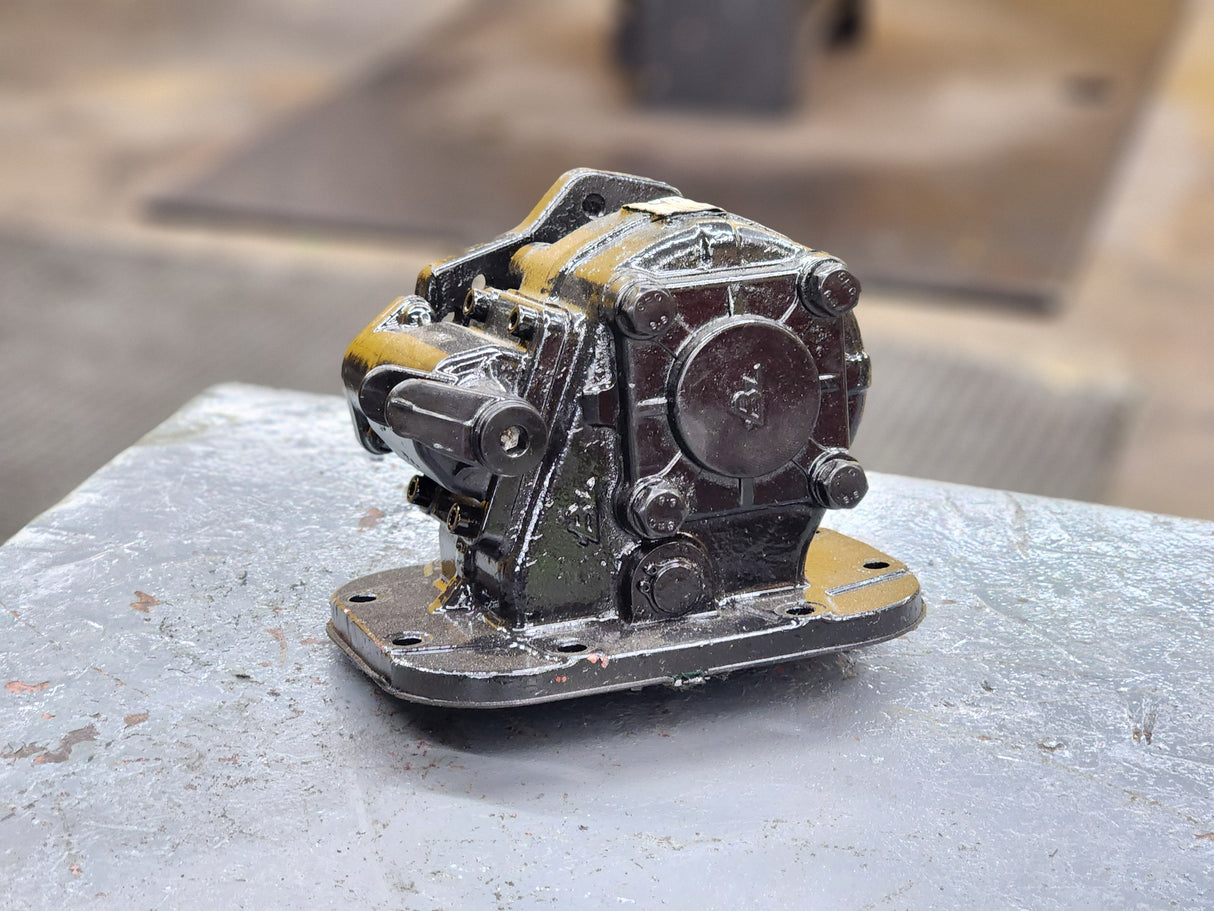Eaton Bezares SA Bottom Mount PTO 2000XEN013RA For Sale