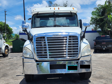 2012 Freightliner Cascadia 125 Cab & Chassis Truck  GLIDER KIT (NO ENGINE NO TRANSMISSION)