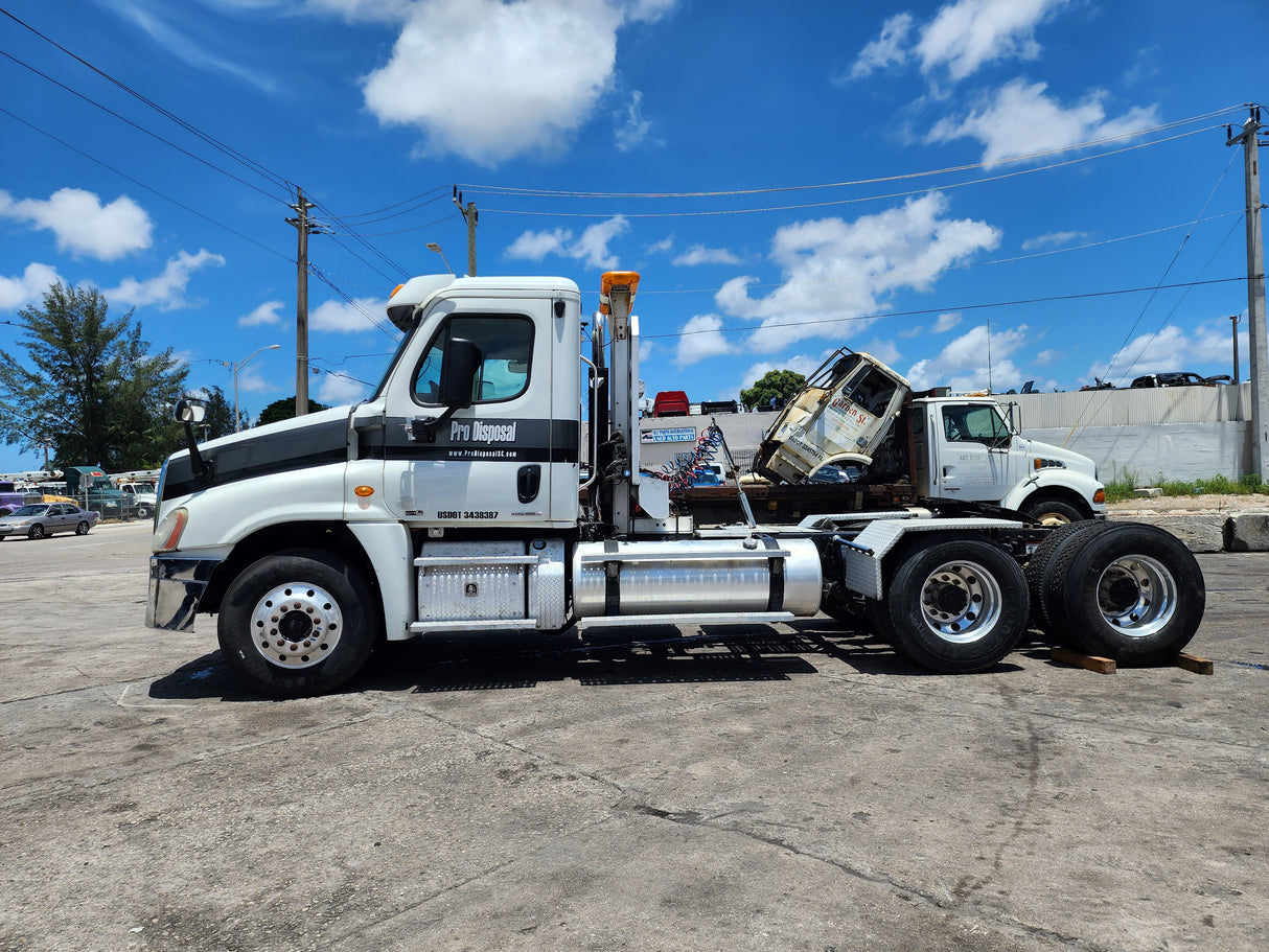 2012 Freightliner Cascadia 125 Cab & Chassis Truck  GLIDER KIT (NO ENGINE NO TRANSMISSION)