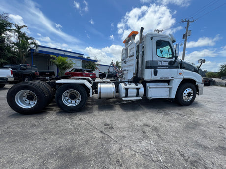2012 Freightliner Cascadia 125 Cab & Chassis Truck  GLIDER KIT (NO ENGINE NO TRANSMISSION)