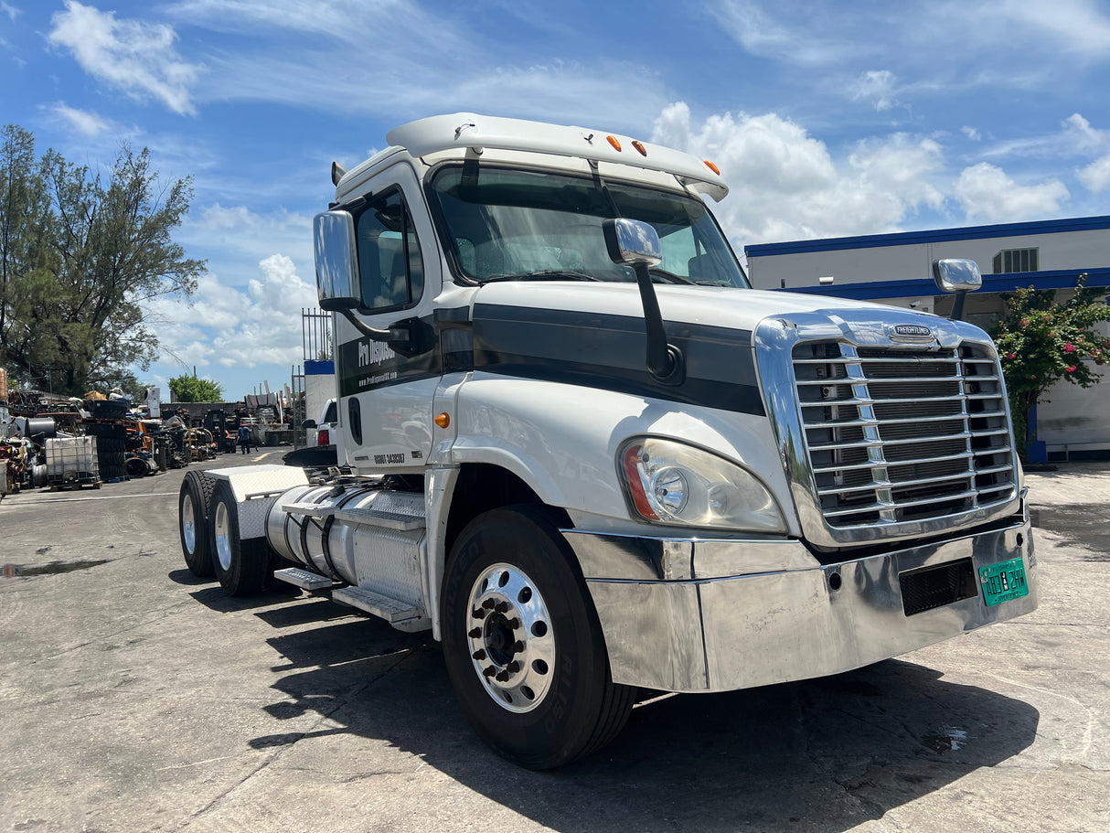 2012 Freightliner Cascadia 125 Cab & Chassis Truck  GLIDER KIT (NO ENGINE NO TRANSMISSION)