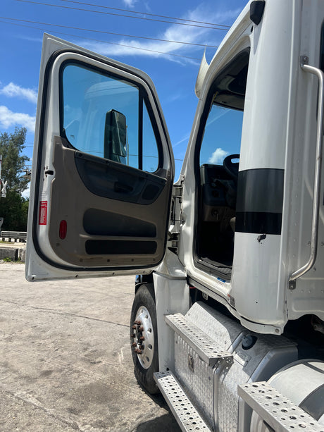 2012 Freightliner Cascadia 125 Cab & Chassis Truck  GLIDER KIT (NO ENGINE NO TRANSMISSION)