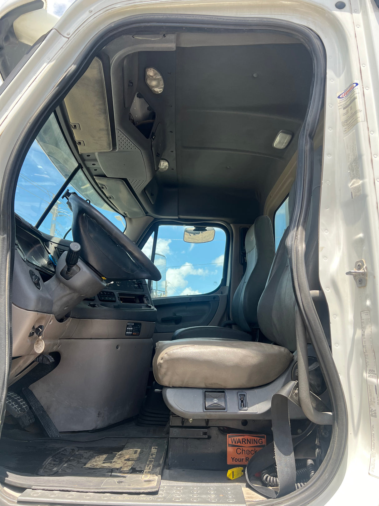 2012 Freightliner Cascadia 125 Cab & Chassis Truck  GLIDER KIT (NO ENGINE NO TRANSMISSION)