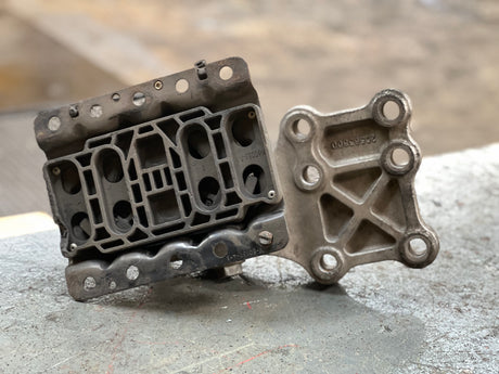 Volvo / Mack Rear Left Engine Mount Part # 20563800, Rubber Cushion Part # 20499469