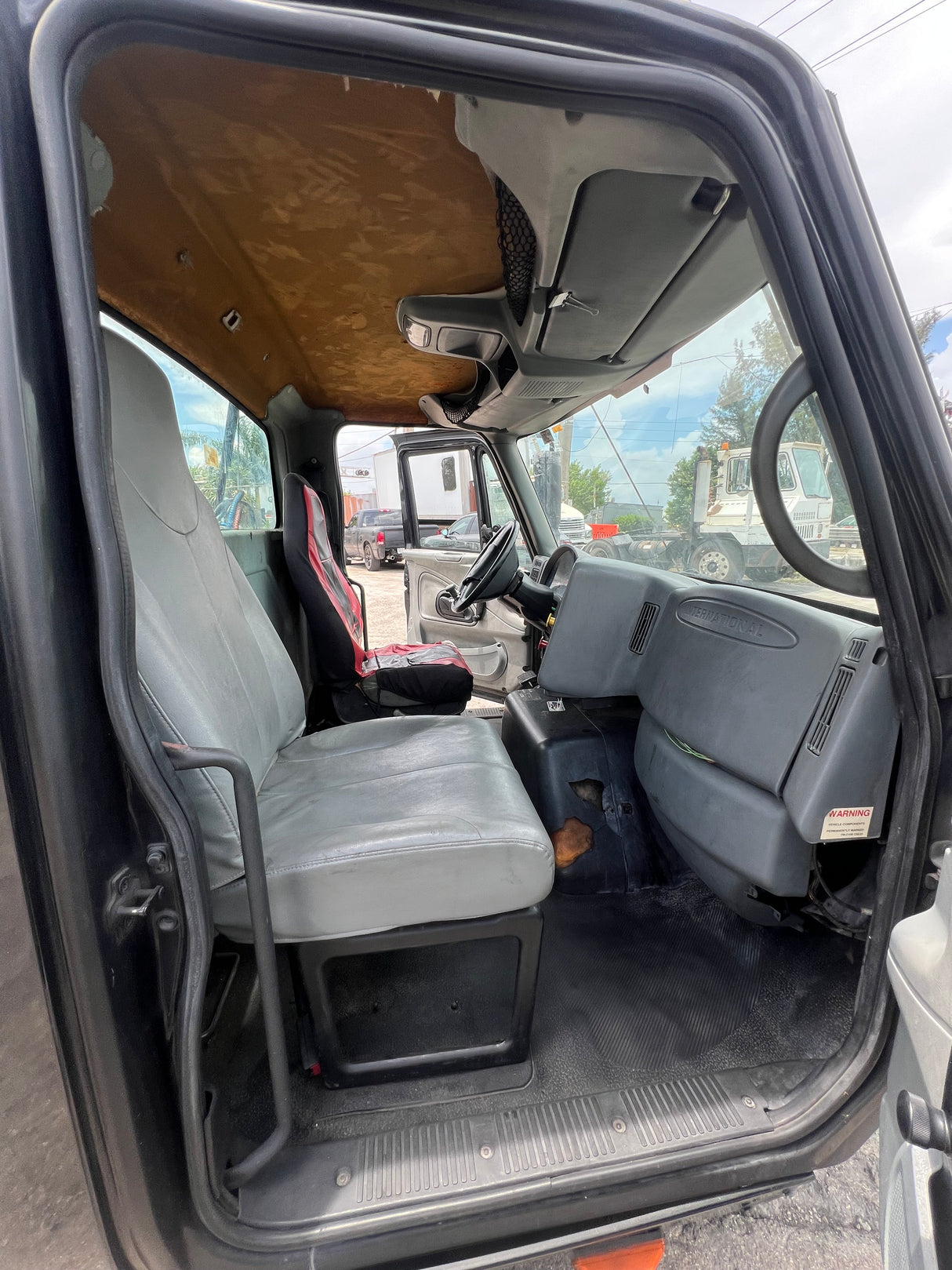 2005 International 8600 SBA-SET BACK-AXLE Cab For Sale