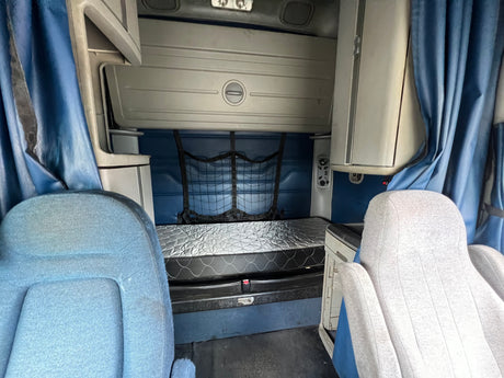 2004 Freightliner Columbia 120 Conventional CAB