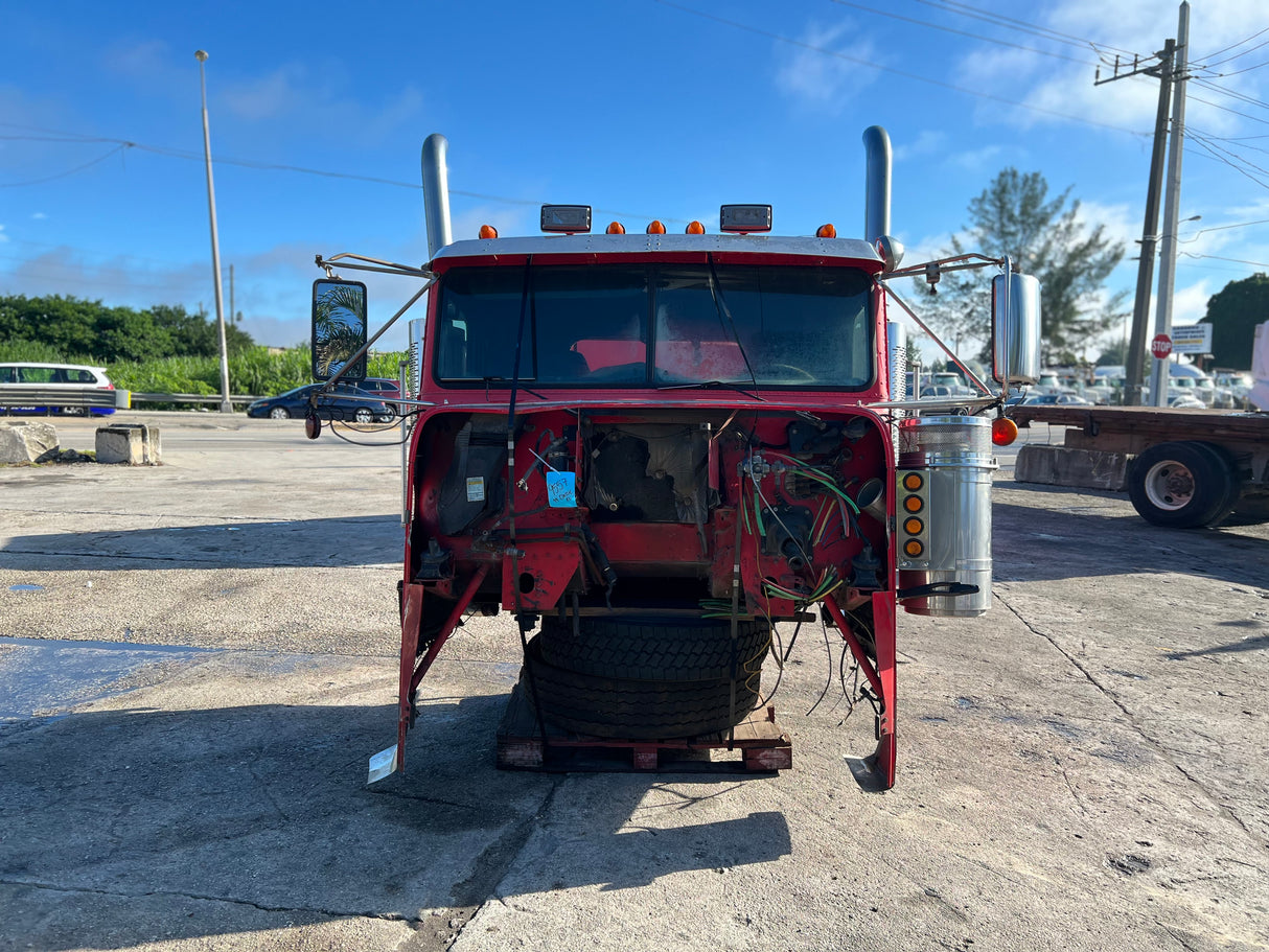 1999 Freightliner Classic XL CAB