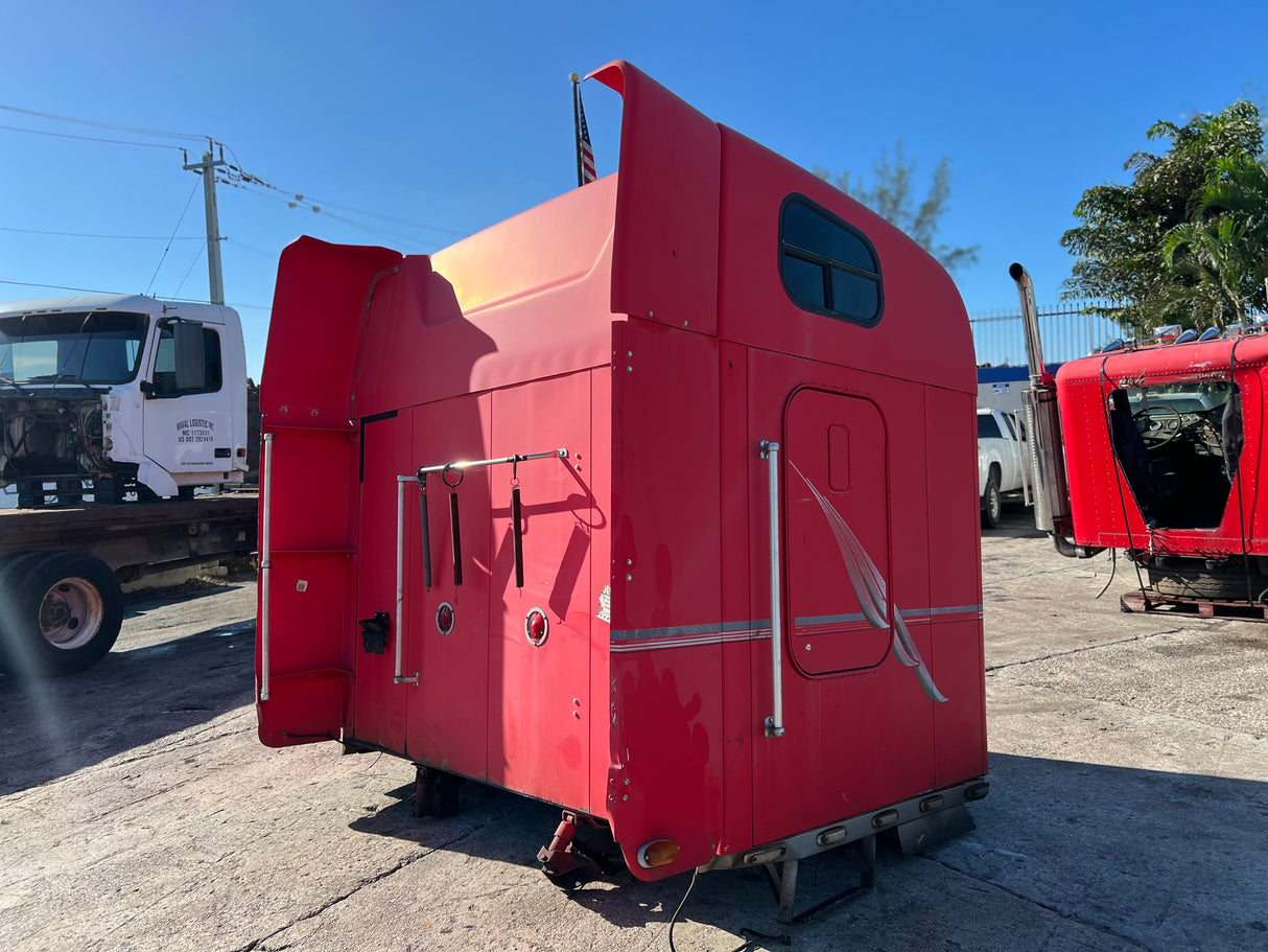 1999 FREIGHTLINER CLASSIC XL LONG CONVENTIONAL CAB SLEEPER