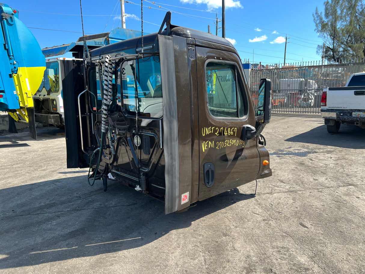 2014 Freightliner Cascadia 113 CAB Shell
