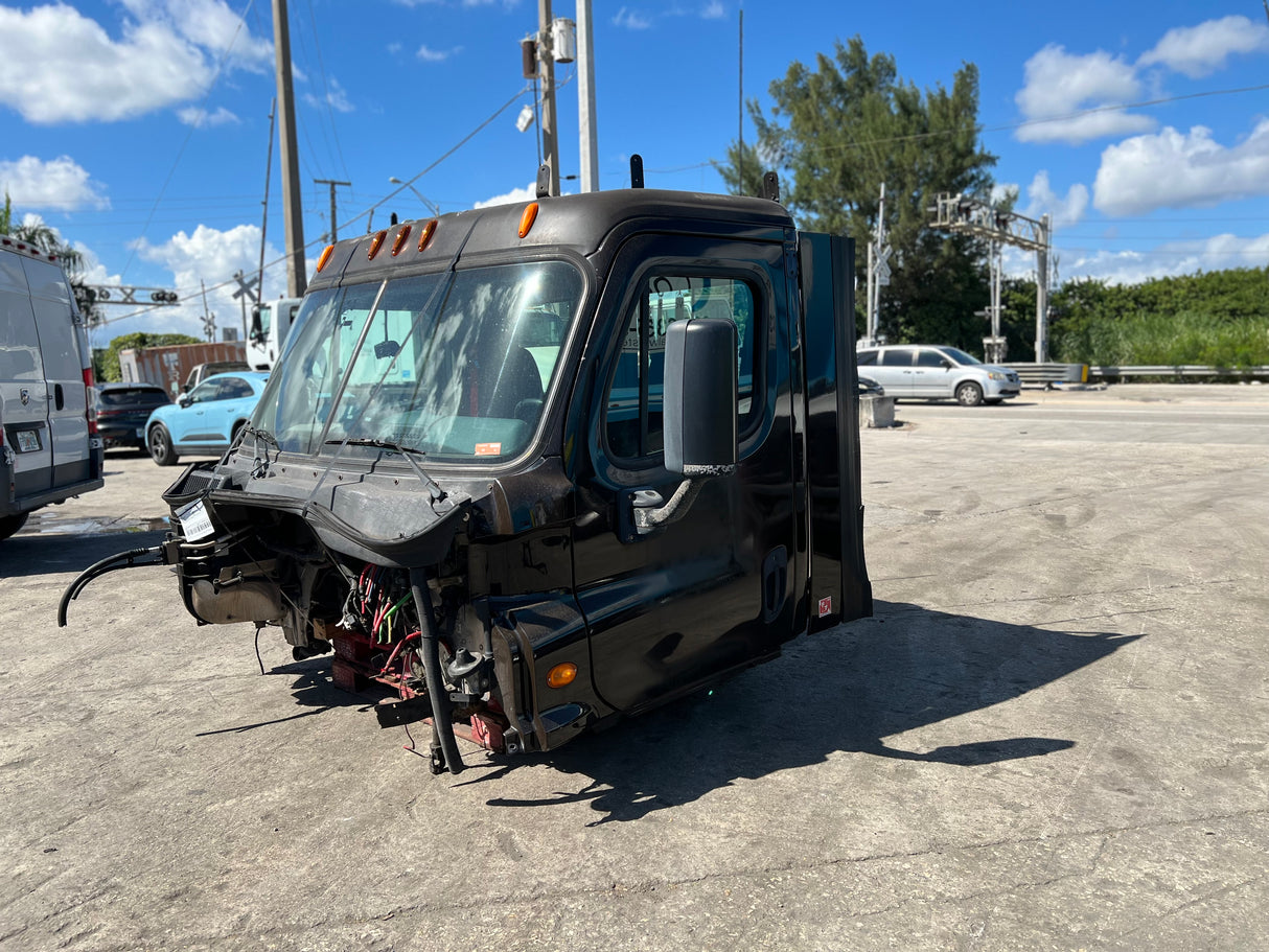 2014 Freightliner Cascadia 113 CAB Shell