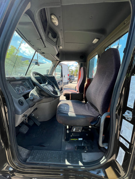 2014 Freightliner Cascadia 113 CAB Shell