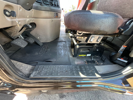 2014 Freightliner Cascadia 113 CAB Shell