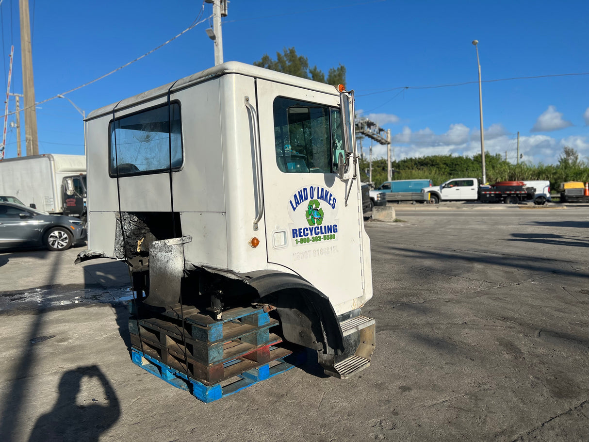 1999 Mack MR690S Forward Low CAB Shell