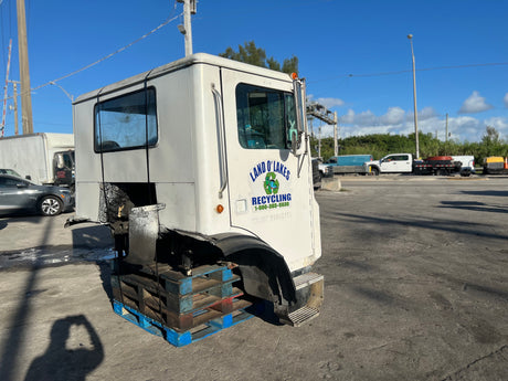 1999 Mack MR690S Forward Low CAB Shell