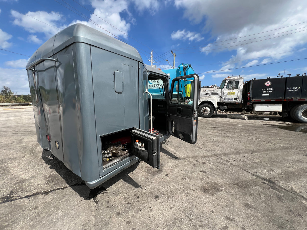 1995 Mack CH613 600 Series Sleeper CAB Shell