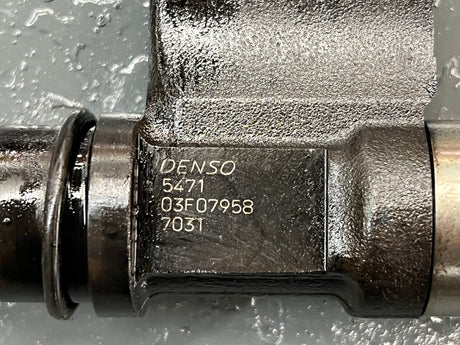 2004 Isuzu 4HK1-TC Denso 5471 / 7031 Fuel Injectors w/ Glow Plugs & Wiring Harness w/ Bolts