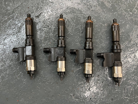 2004 Isuzu 4HK1-TC Denso 5471 / 7031 Fuel Injectors w/ Glow Plugs & Wiring Harness w/ Bolts