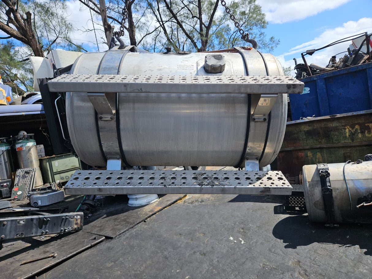 2013 Freightliner Cascadia 113 Fuel Tank, 80 Gallons, 40L x 24 Diameter
